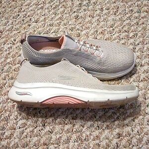 EUC Sketchers air cooled arch fit tennis shoes